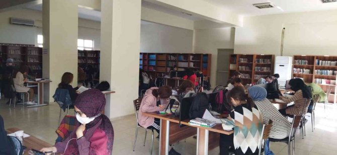 Teknik İmkanlarla Donatılan Kütüphaneyi 28 Ayda 13 Bin Öğrenci Ziyaret Etti