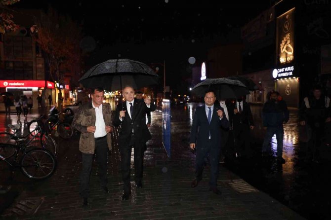 Başkan Özlü’den Yağmur Altında Proje Turu