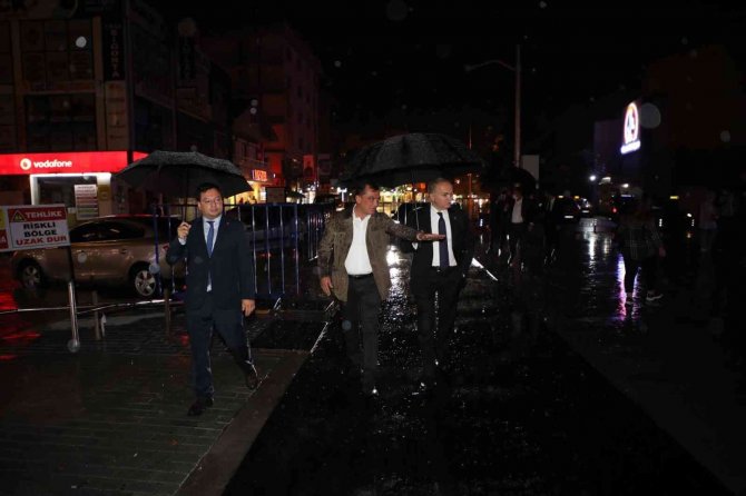 Başkan Özlü’den Yağmur Altında Proje Turu