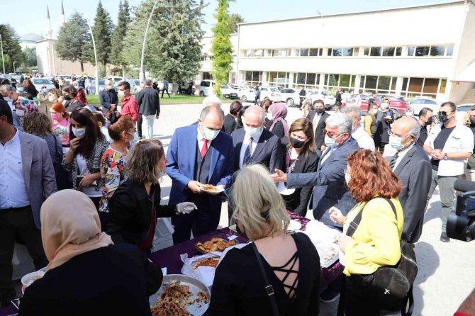 Elazığ’da Fırat Üniversitesi Kadın Kolları Tarafından Hayır Çadırı Açıldı