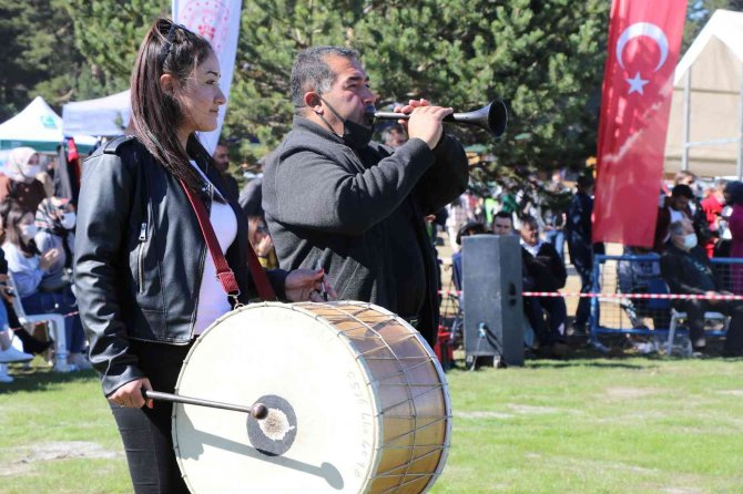 Zurnacı Babanın Davulcu Kızı