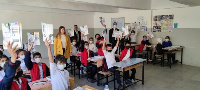 Esendere Belediyesi Sınırda Bulunan Öğrencilere Kitap Hediye Etti