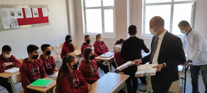 Esendere Belediyesi Sınırda Bulunan Öğrencilere Kitap Hediye Etti