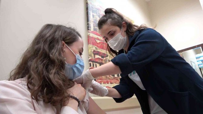 Doç. Dr. Soylu: "Kalp Hastalarının Korona Aşısı Vurulmasında Bir Sakınca Yok"