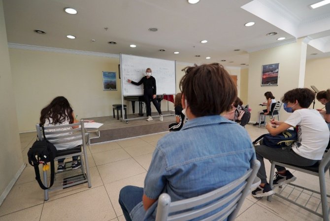Kartal Belediyesi Sanat Akademisi Yüz Yüze Eğitimlerine Başladı
