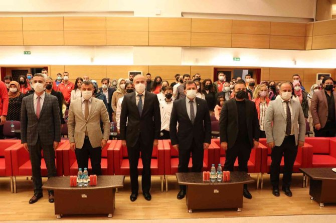 Başarılı Sporcular Ödüllendirildi