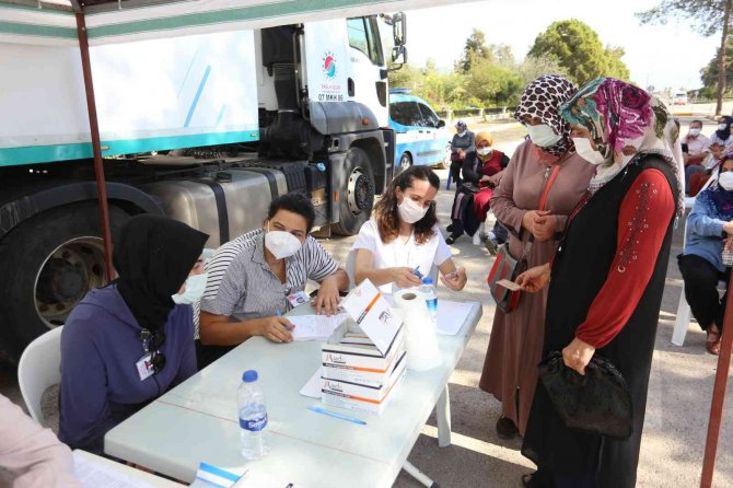 Mobil Sağlık Merkezi Finike’de