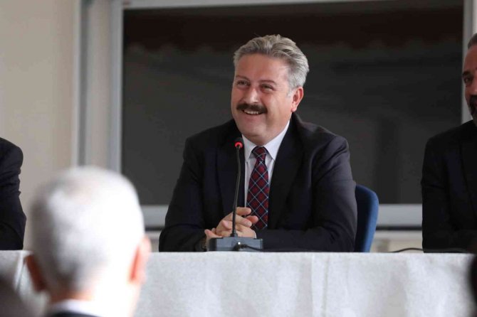 Başkan Palancıoğlu’ndan Öğrencilerle İ̇ngilizce Söyleşi