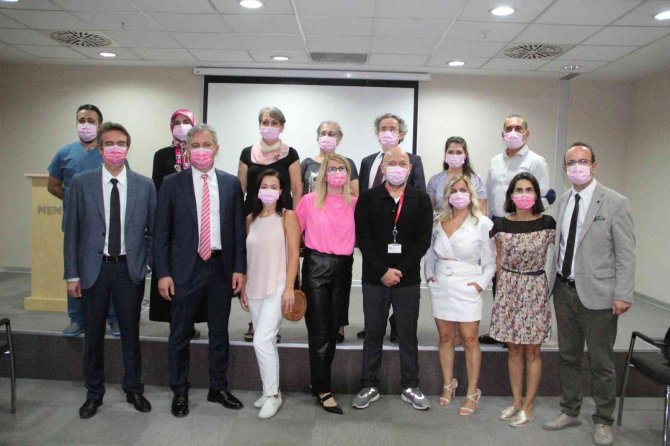 Prof.dr. Özdoğan," Her Kadın Ayda Bir Kez 5 Dakika Ayna Karşısında Memesini Muayene Etsin"