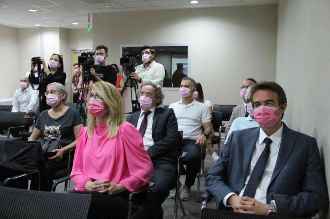 Prof.dr. Özdoğan," Her Kadın Ayda Bir Kez 5 Dakika Ayna Karşısında Memesini Muayene Etsin"