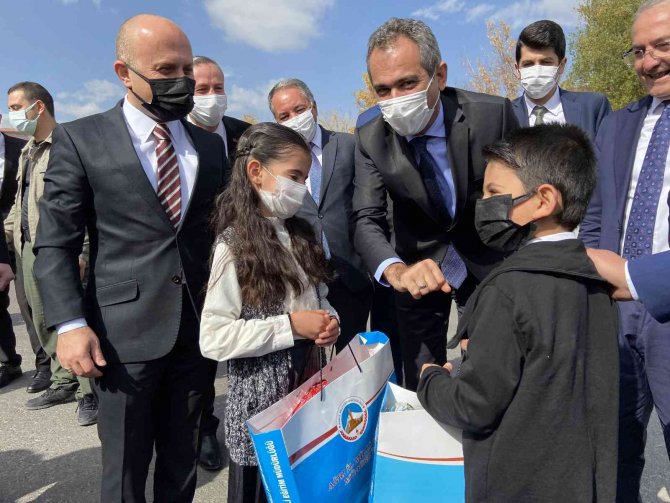 Milli Eğitim Bakanı Özer Ağrı’da