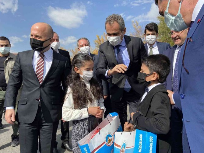 Milli Eğitim Bakanı Özer Ağrı’da