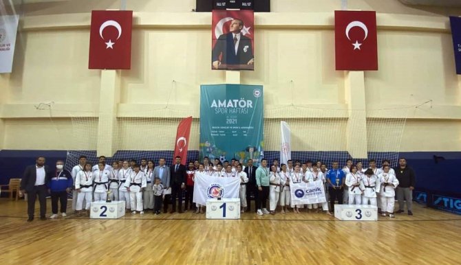 Osmangazili Judocular Üçüncülük Kürsüsünde