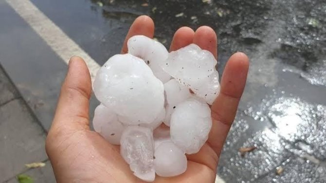 Osmaniye’de Ceviz Büyüklüğünde Dolu Yağdı