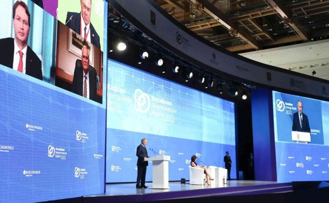 Putin: “Küresel Düzeyde Yaşanan Enerji Krizinde Rusya Üzerine Düşen Sorumluluğu Alıyor”
