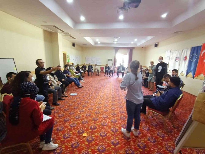 ’Görünmezi Görünür Kıl’ Projesinde Çalışanların Eğitimi Sürüyor
