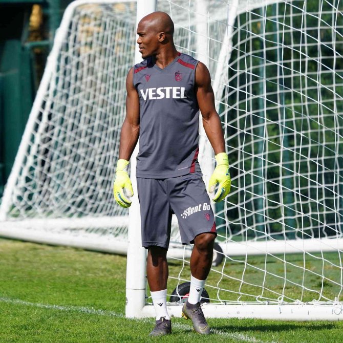 Trabzonspor’da Nwakaeme Eldivenleri Giydi