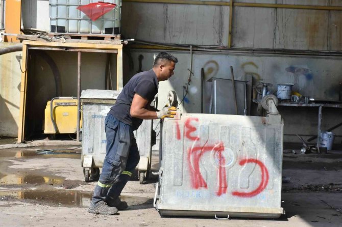 Tarsus’ta Çöp Konteynerleri Yenileniyor