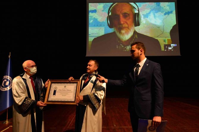 Uşak Üniversitesi, Prof. Dr. Nevzat Kor’a ‘Fahri Doktora’ Unvanı Verdi