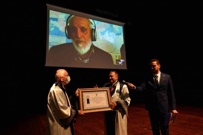 Uşak Üniversitesi, Prof. Dr. Nevzat Kor’a ‘Fahri Doktora’ Unvanı Verdi