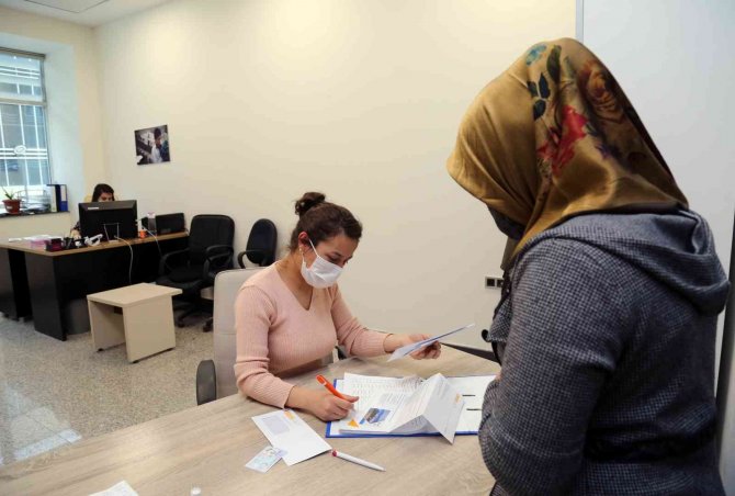 Van Büyükşehir Belediyesi Sosyal Kart İle 2 Bin 77 Dar Gelirli Aileye Ulaştı