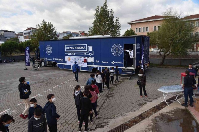 Barbaroslu Öğrenciler ’Gezen Sinema’ İle Film Keyfi Yaşadı