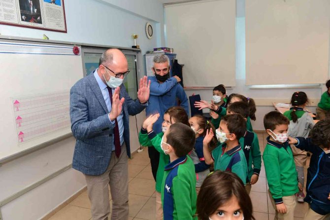 Rektör Prof. Dr. Erdal’dan İ̇çem Ve Mustafa Kemal İ̇lkokulu’na Ziyaret