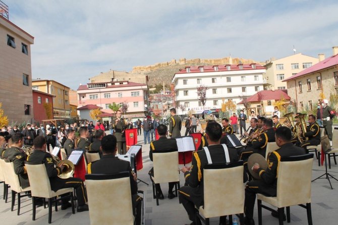 3. Ordu Komutanlığı Bando Takımı Bayburt’ta Halka Konser Verdi