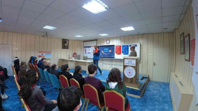 Afad Öğrencilere Afetlere Hazırlık Eğitimi Veriyor