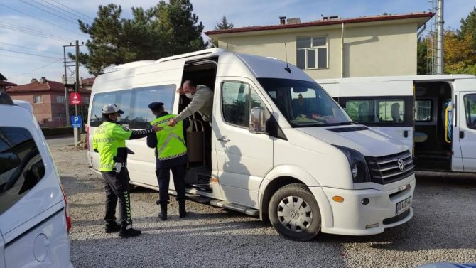Şuhut’ta Okul Servis Araçları Denetlendi