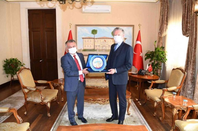 Turizm Kenti Antalya’ya Hafta Sonu 77 Bin Turist Giriş Yapıyor