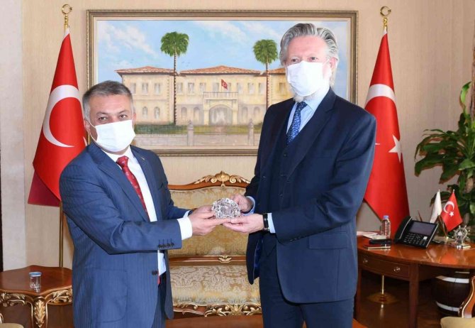 Turizm Kenti Antalya’ya Hafta Sonu 77 Bin Turist Giriş Yapıyor