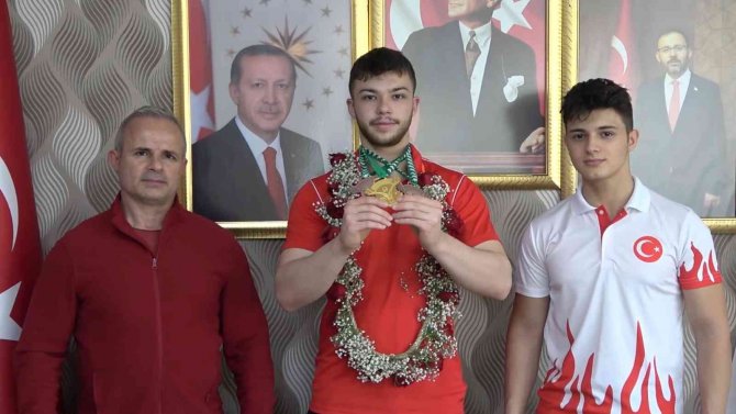 Türkiye’yi 51 Ülke Arasında Temsil Etti, Dünya Şampiyonu Oldu