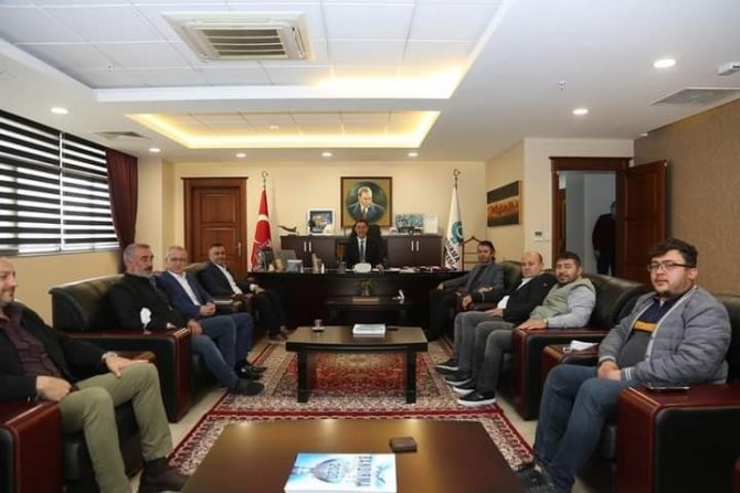 Bandırmaspor Yönetimi Belediye Başkanı Tosun’u Ziyaret Etti