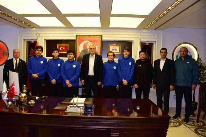 Başkan Bakkalcıoğlu Masa Tenisi Takımına Başarılar Diledi