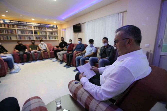 Başkanvekili Altıntaş, Altı Nokta Körler Derneği Üyeleri İçin Kitap Okudu