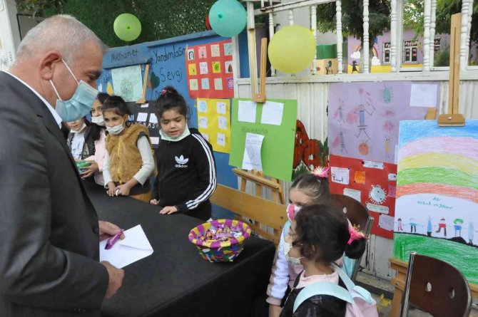 Okuldan Uzak Kalma Korkusu Yaşayan Öğrenciler ’Aşı Ol’ Kampanyası Başlattı