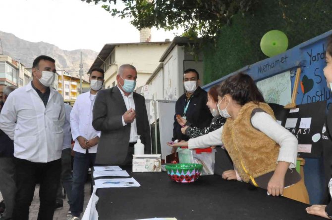 Okuldan Uzak Kalma Korkusu Yaşayan Öğrenciler ’Aşı Ol’ Kampanyası Başlattı