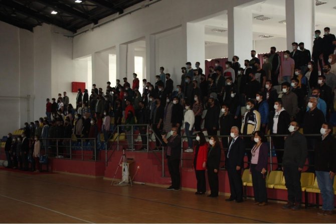 Üniversite Öğrencilerine Uyum Programı Yapıldı