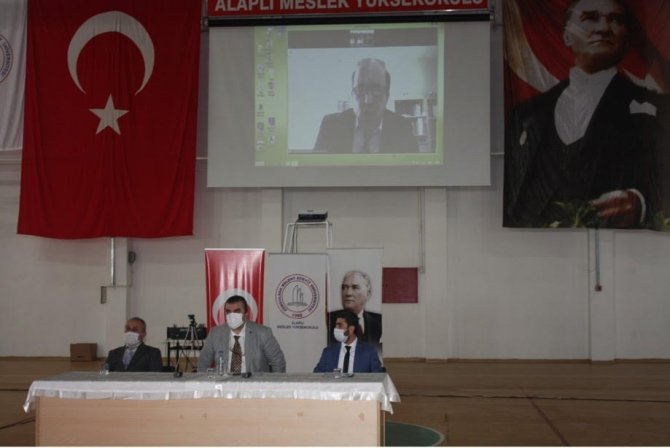 Üniversite Öğrencilerine Uyum Programı Yapıldı