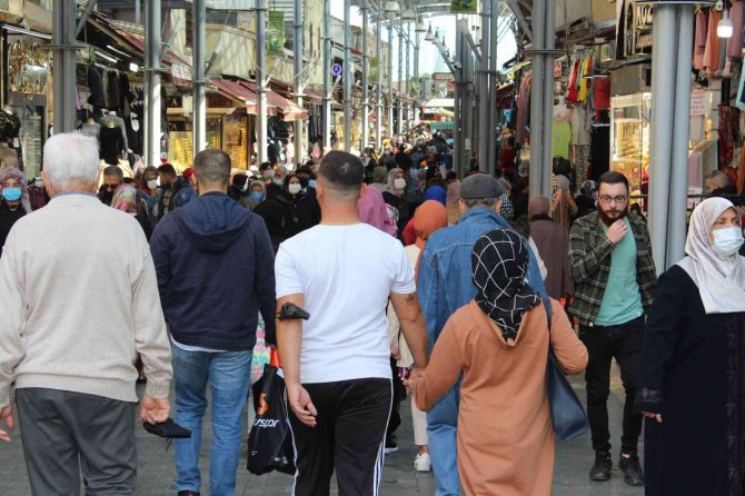 Güneş Açtı, Bursalılar Çarşıya Akın Etti