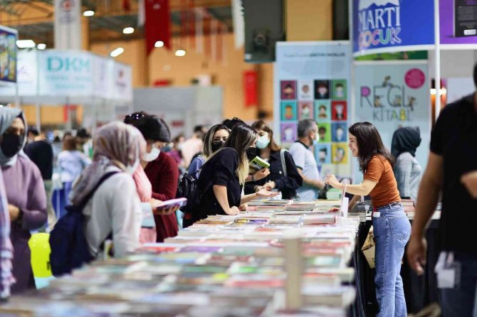 Denizli Büyükşehir Kitap Fuarı, 6 Günde 180 Bin Kişiyi Ağırladı