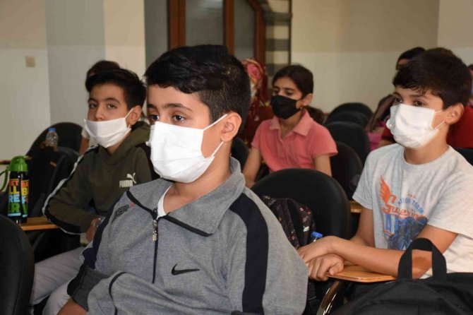 Diyarbakır’da Öğrencilere Çevre Temizliği Bilinci Kazandırılıyor