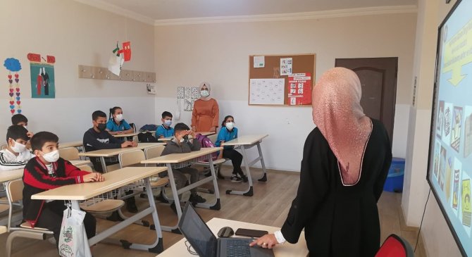 Diyarbakır’da Öğrencilere Çevre Temizliği Bilinci Kazandırılıyor