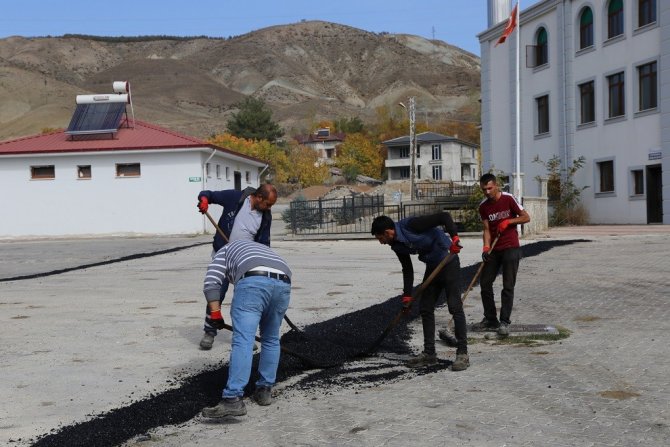 Erzincan’da Asfalt Yama Çalışmaları Devam Ediyor