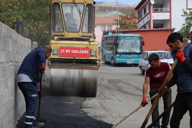 Erzincan’da Asfalt Yama Çalışmaları Devam Ediyor