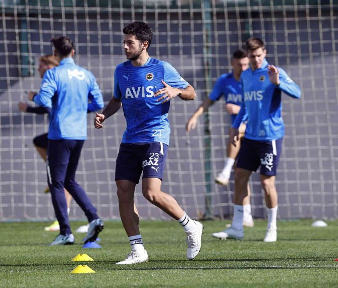 Fenerbahçe’de Trabzonspor Maçı Hazırlıkları Sürüyor