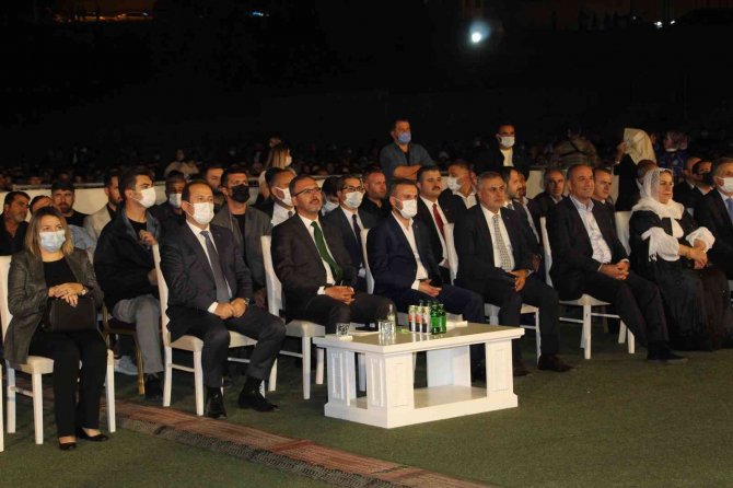 Bakan Kasapoğlu Şırnak’ta “Kültür Şöleni Ve Ses Yarışması” Finaline Katıldı