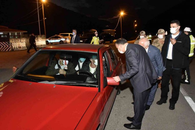 Vali Taşbilek’ten Gece Yarısı Trafik Denetimi