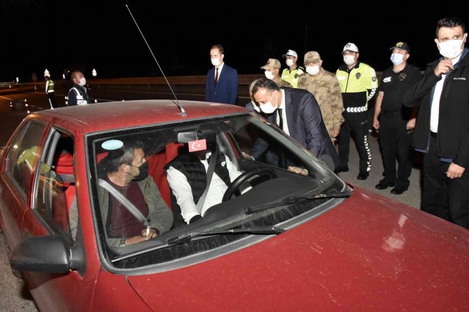 Vali Taşbilek’ten Gece Yarısı Trafik Denetimi